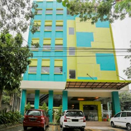 RedDoorz Plus near Pantai Losari Macasar Exterior foto