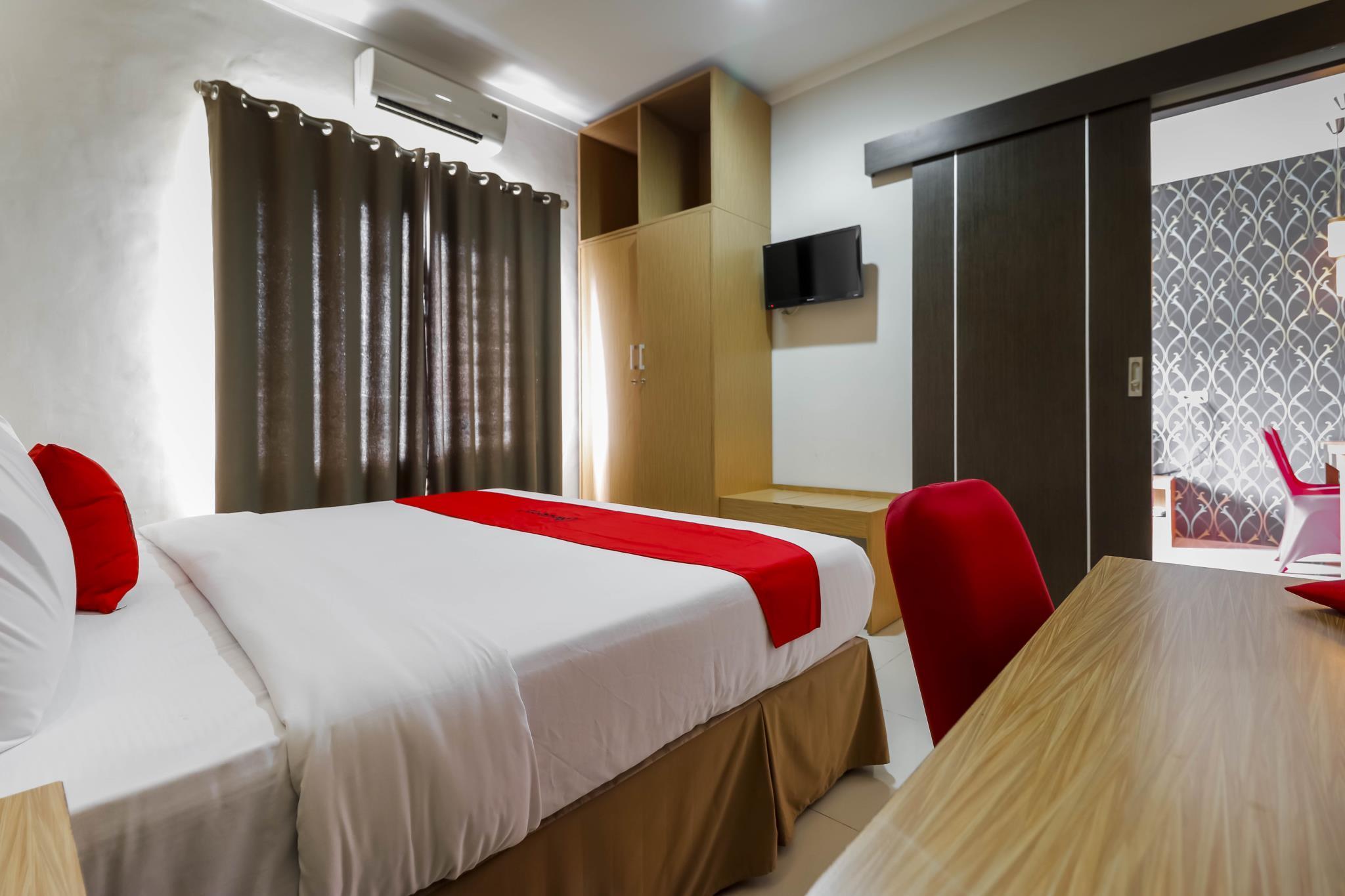 RedDoorz Plus near Pantai Losari Macasar Exterior foto