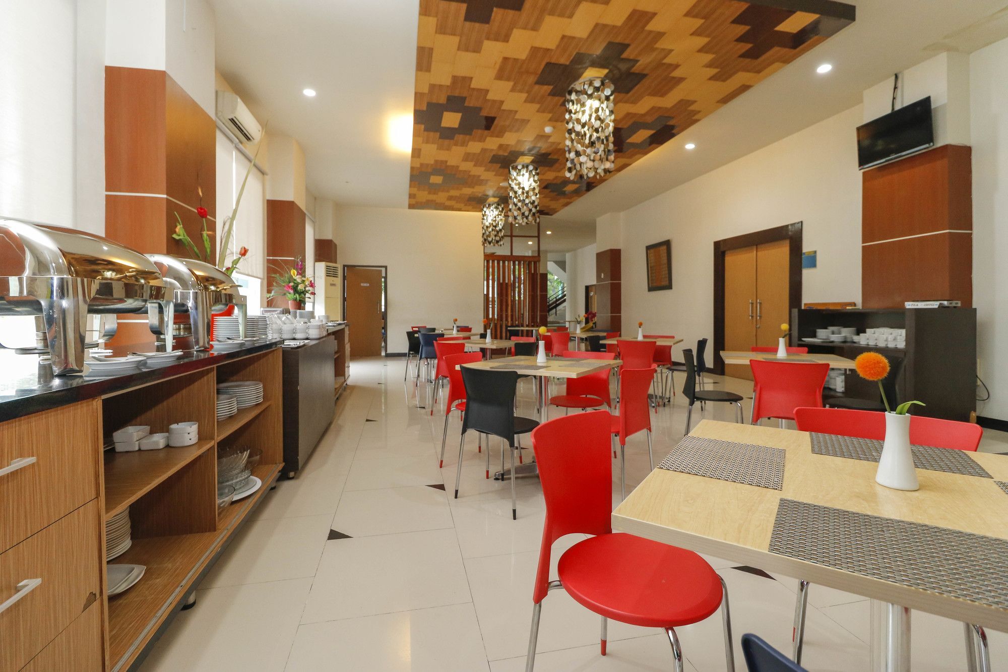 RedDoorz Plus near Pantai Losari Macasar Exterior foto
