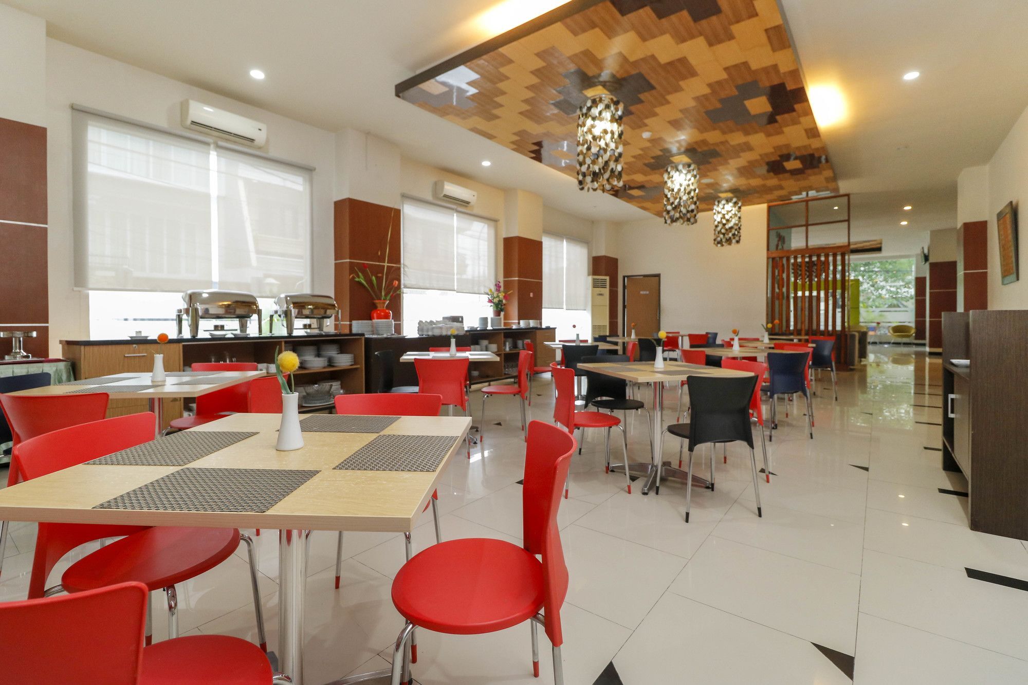 RedDoorz Plus near Pantai Losari Macasar Exterior foto