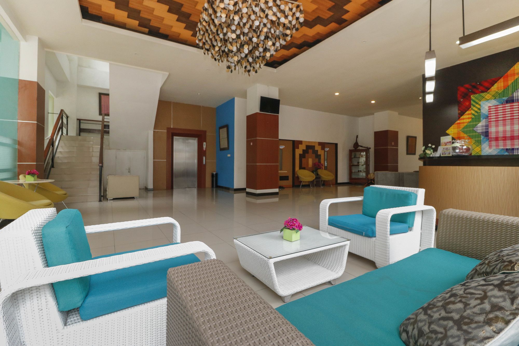 RedDoorz Plus near Pantai Losari Macasar Exterior foto
