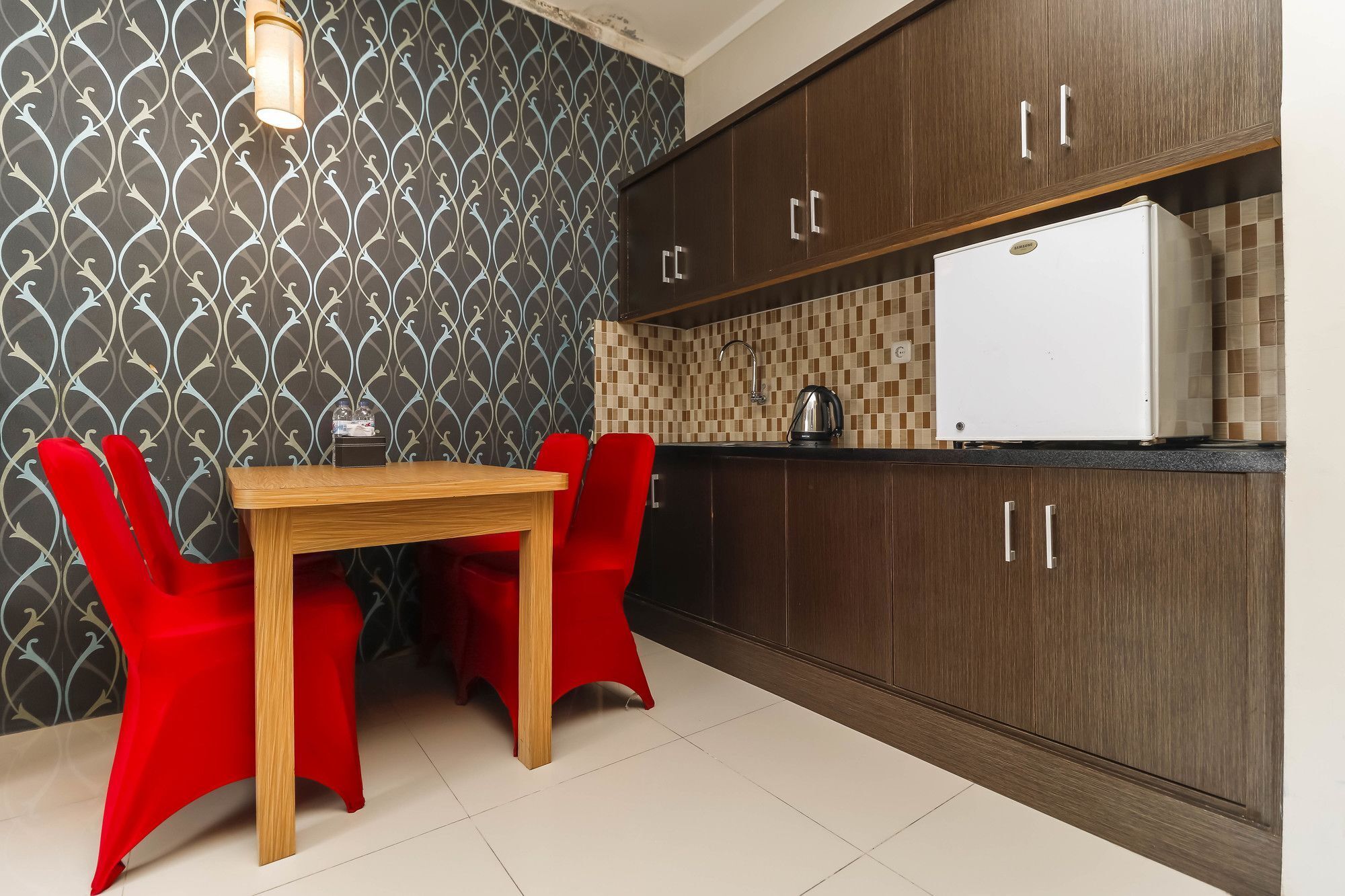 RedDoorz Plus near Pantai Losari Macasar Exterior foto